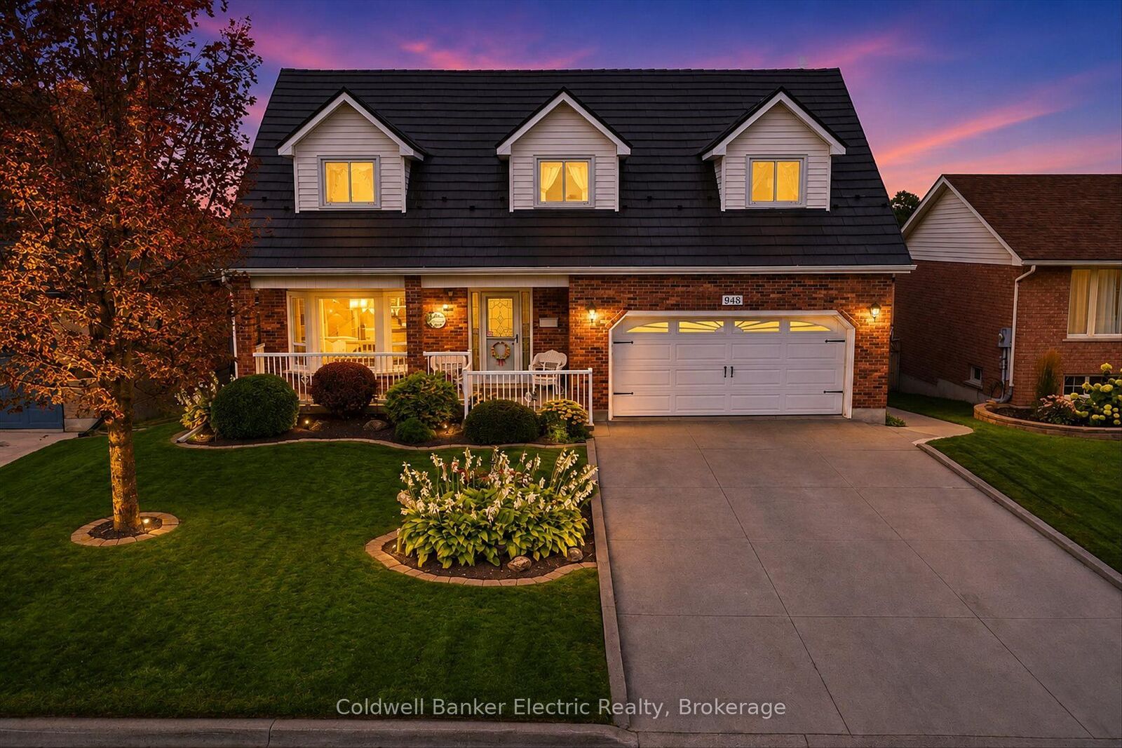 Property Photo: 948 Smithside Court ON K9J 8E2