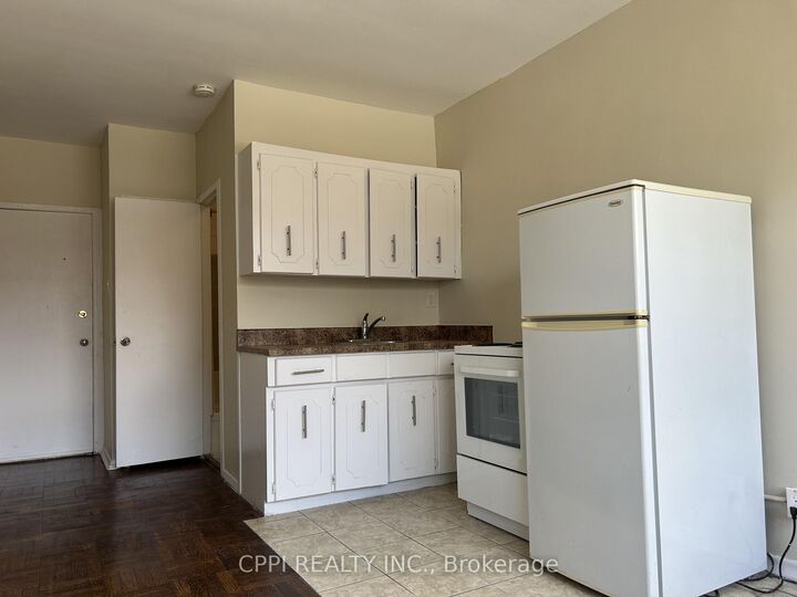 Property Photo:  6 Hill Heights Road 210  ON M8Y 1Z1 
