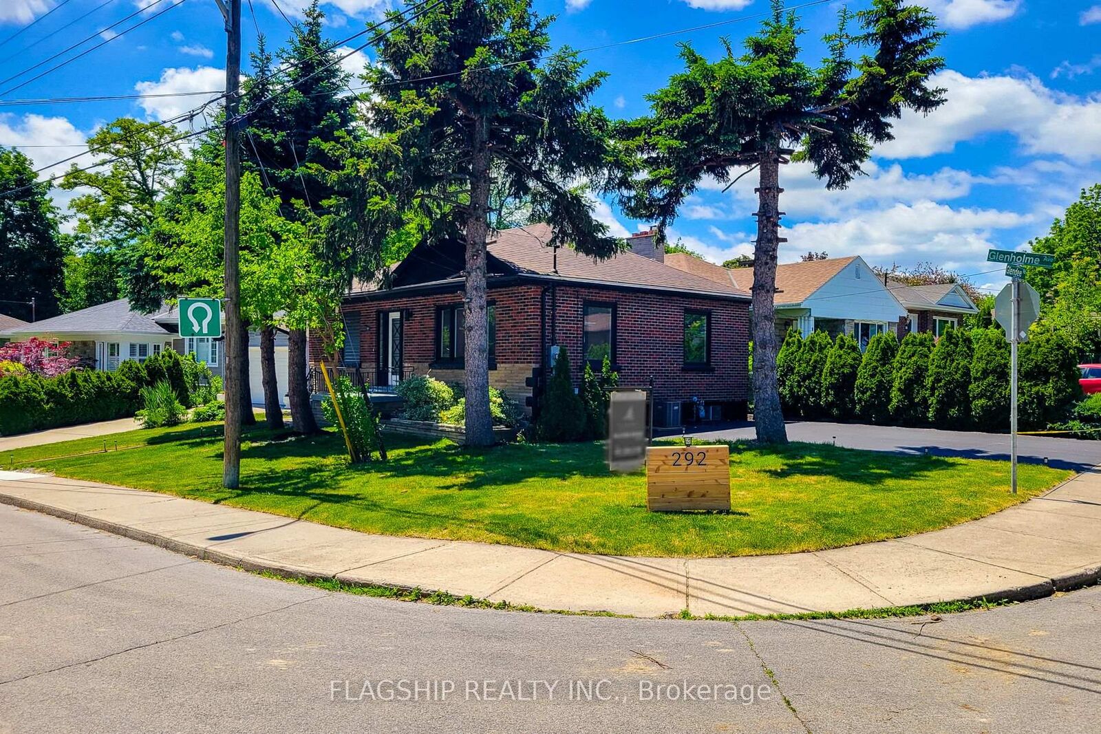Property Photo:  292 Glenholme Avenue  ON L8K 3M3 