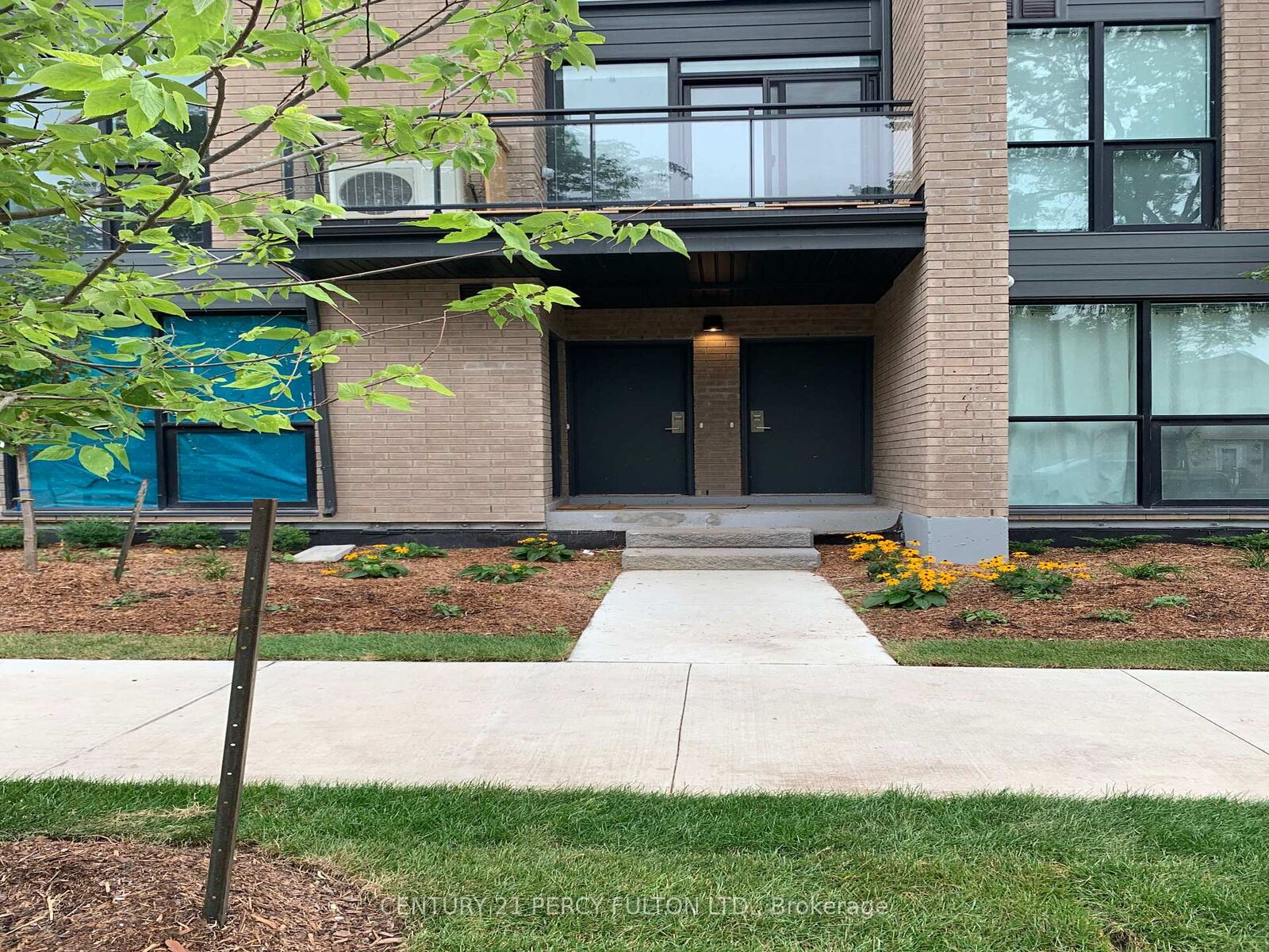 Property Photo: 9B Falaise Road ON M1E 0C5