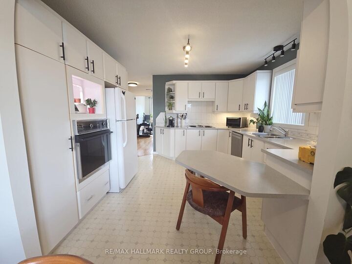 Property Photo:  677 Principale Street W Main  ON K0A 1M0 