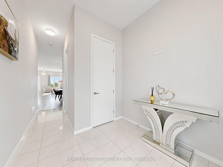 Property Photo:  240 Elyse Court  ON L4G 2C9 