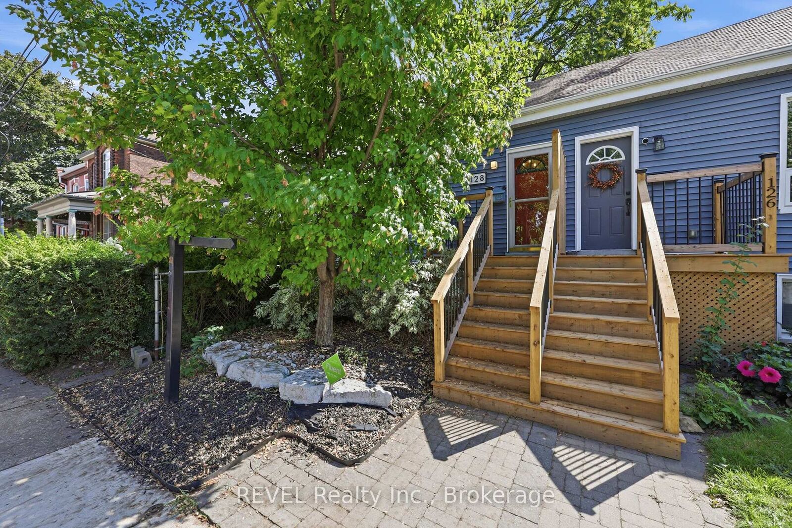 Property Photo: 128 Robert Street ON L8L 2P6