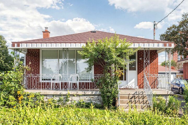 Photo de la propriété:  15 Maretta Avenue Upper  ON M1K 3X8 