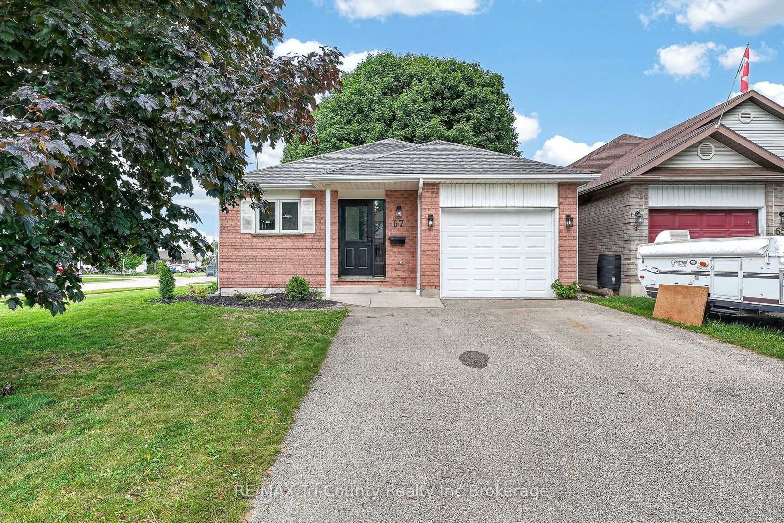 Property Photo:  67 Beckett Boulevard  ON N4G 5N3 