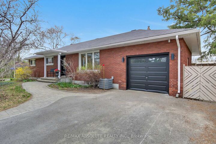 Property Photo:  731 Dovercourt Avenue  ON K2A 0W9 