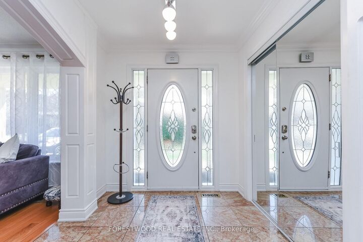 Property Photo:  571 Silver Creek Boulevard  ON L5A 2B6 