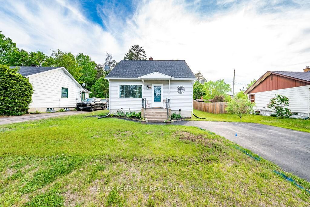 Property Photo:  14 Summit Street  ON K0J 1P0 
