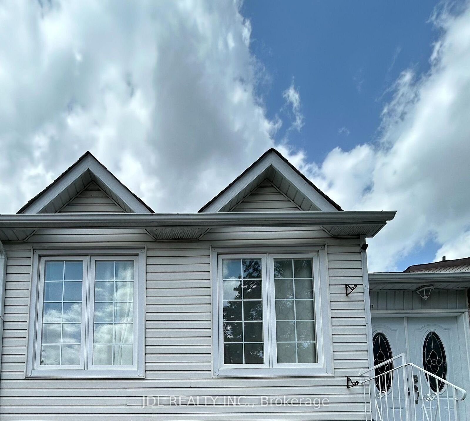 Property Photo:  44 Glencoyne Cres Crescent One Bedroom Basement  ON M1W 2Z2 