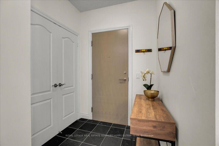 Property Photo:  319 Merton Street 1116  ON M4S 1A5 