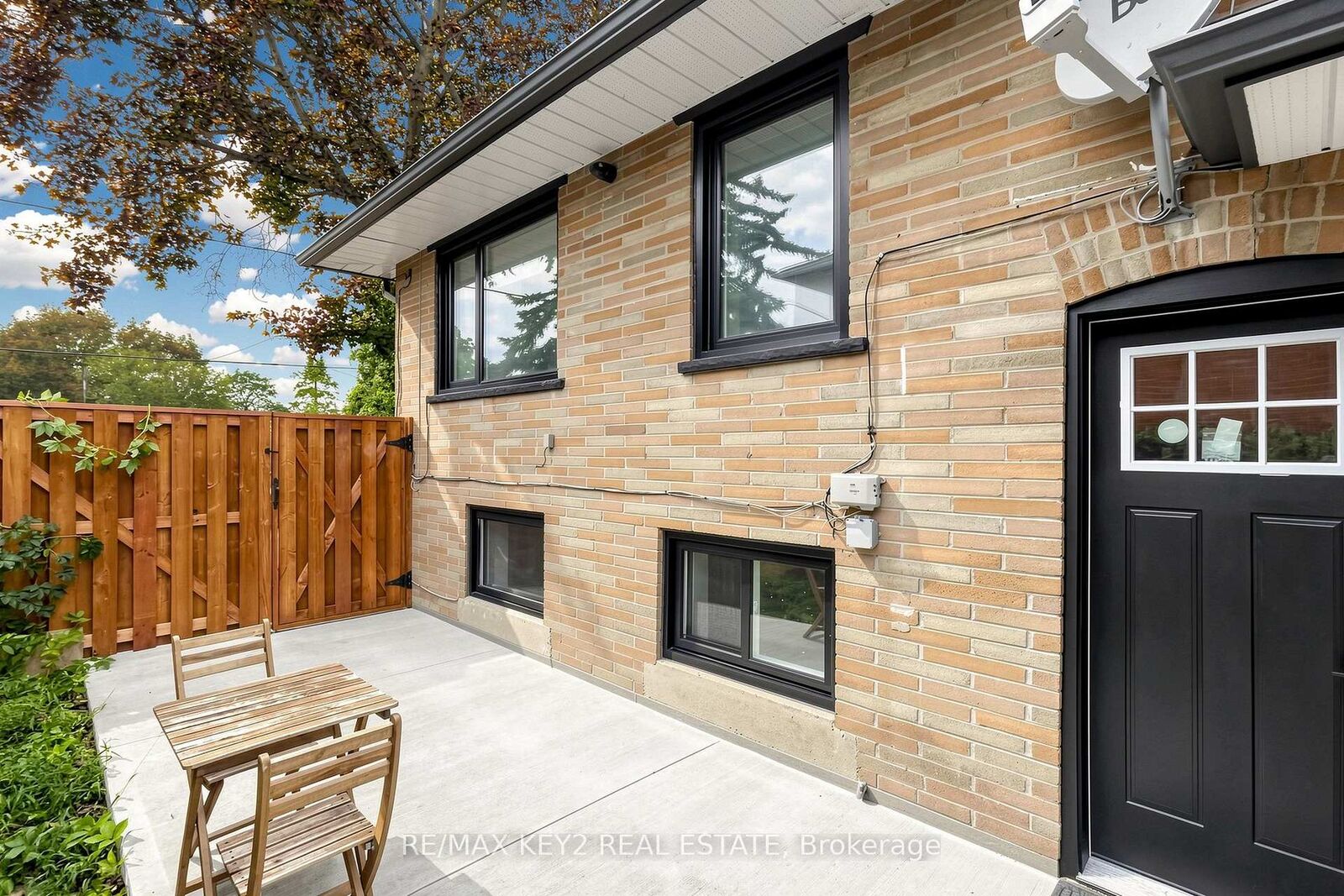 Property Photo:  707 Walnut Street W Bsmt  ON L1N 2W9 