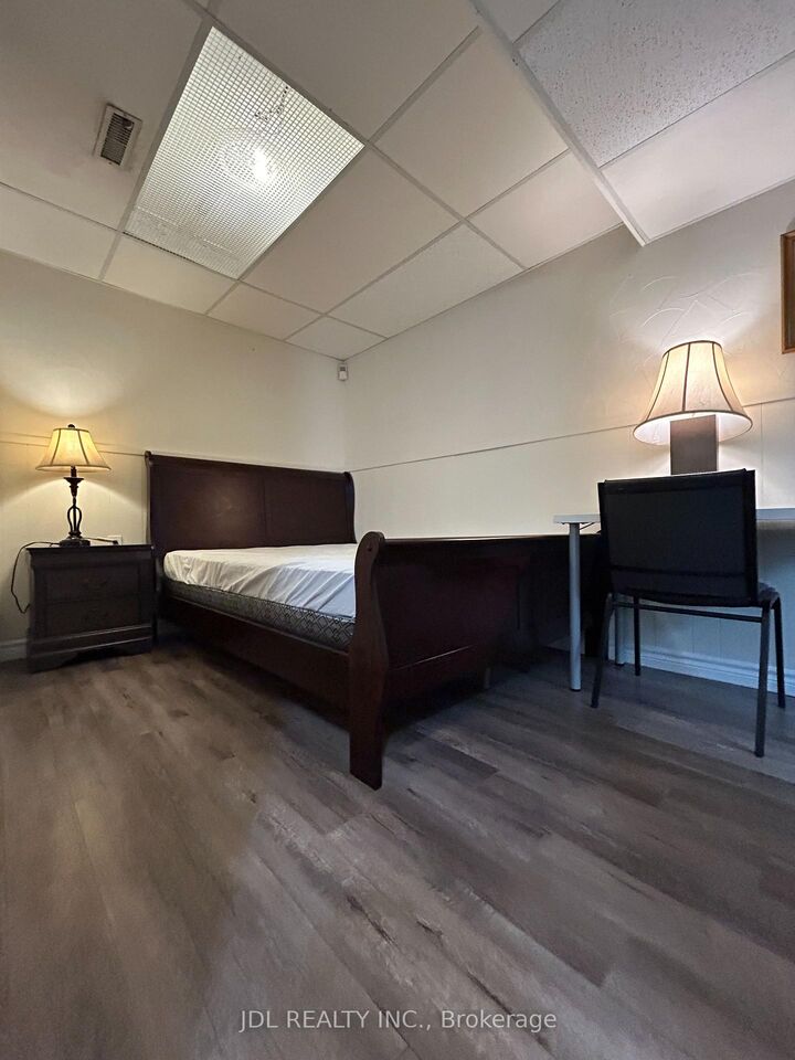 Property Photo:  3 Butterfield Dr Drive Master Bedroom B  ON M3A 2L9 