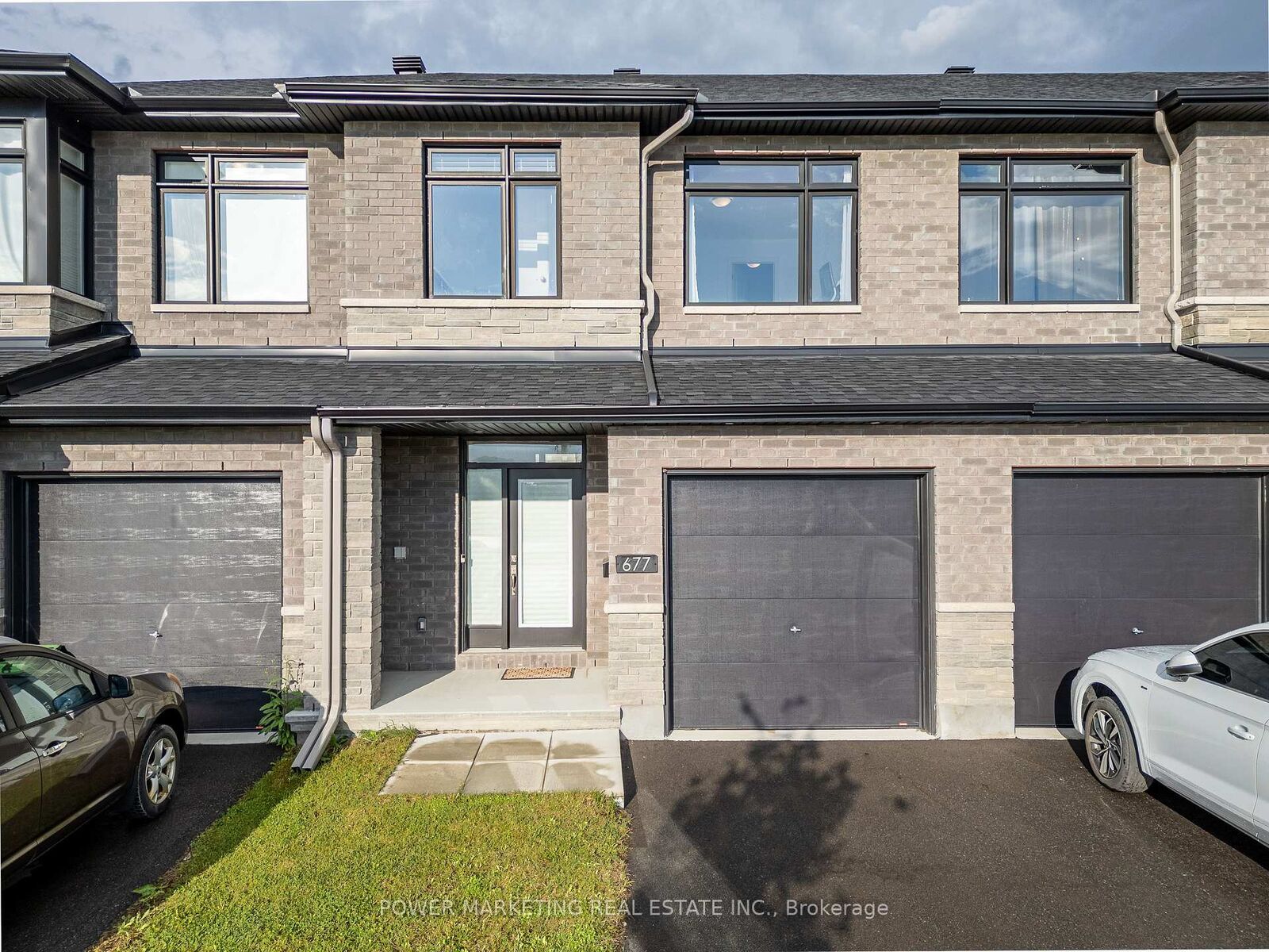 Property Photo: 677 Cordelette Circle ON K1W 0P2
