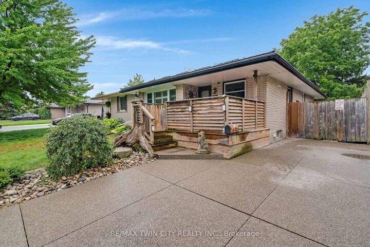 Property Photo:  83 Kimberly Crescent  ON N2E 1C8 