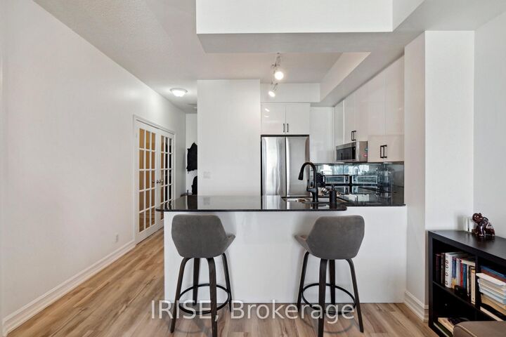 Property Photo: 1 Elm Drive W 2812 ON L5B 4M1