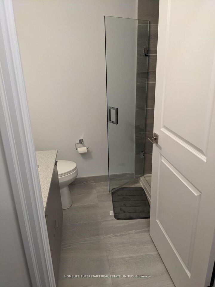 Property Photo:  30 Elm Drive W 2110  ON L5B 0N6 
