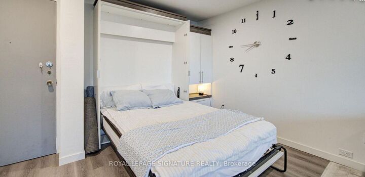 Property Photo:  720 Spadina Avenue 1605  ON M5S 2T9 