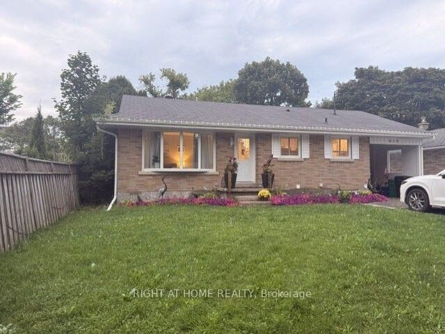 Property Photo:  919 Rose Street  ON N3H 2G4 