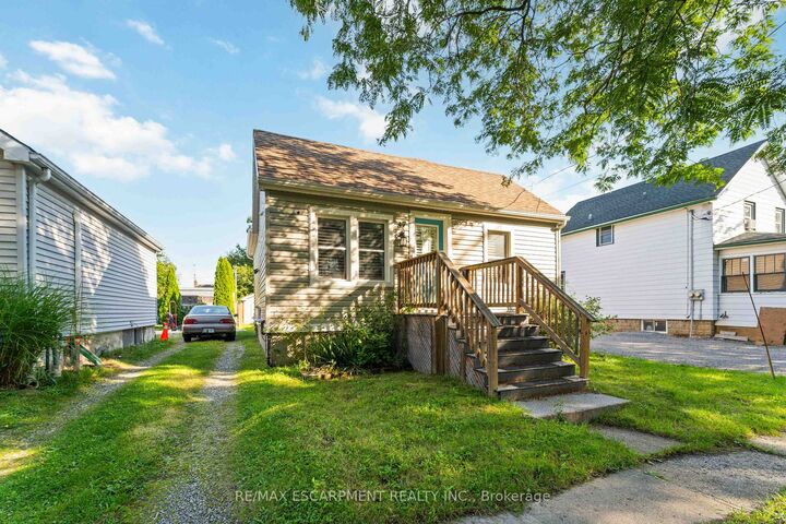 Property Photo:  37 Maplecrest Avenue  ON L2T 1A7 