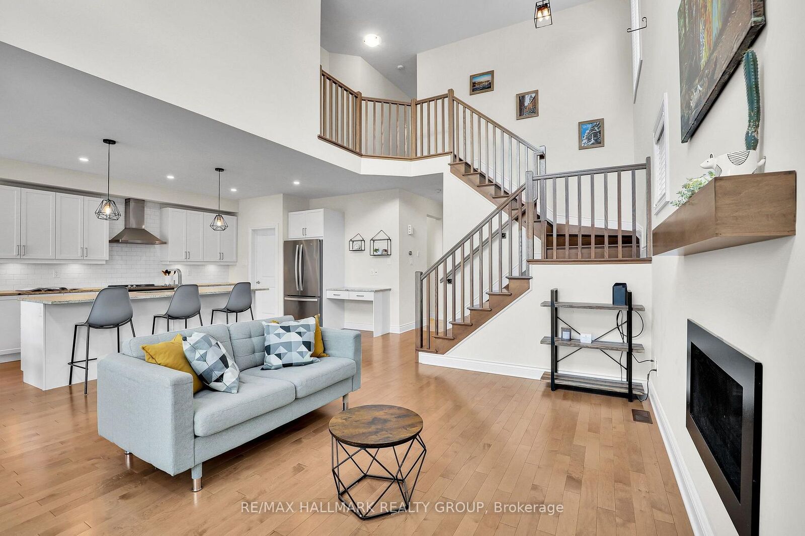 Property Photo:  58 Zaatiik Grove  ON K1X 0E5 