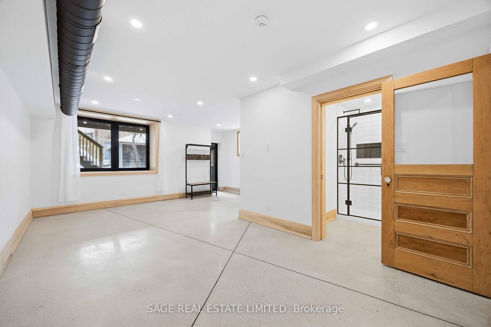 Photo de la propriété: 67 Shannon Street Lower ON M6J 2E6