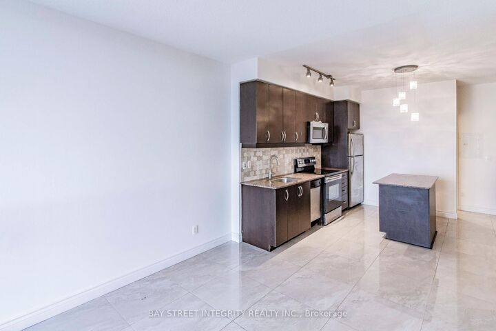 Property Photo:  2885 Bayview Avenue 813  ON M2K 0A3 