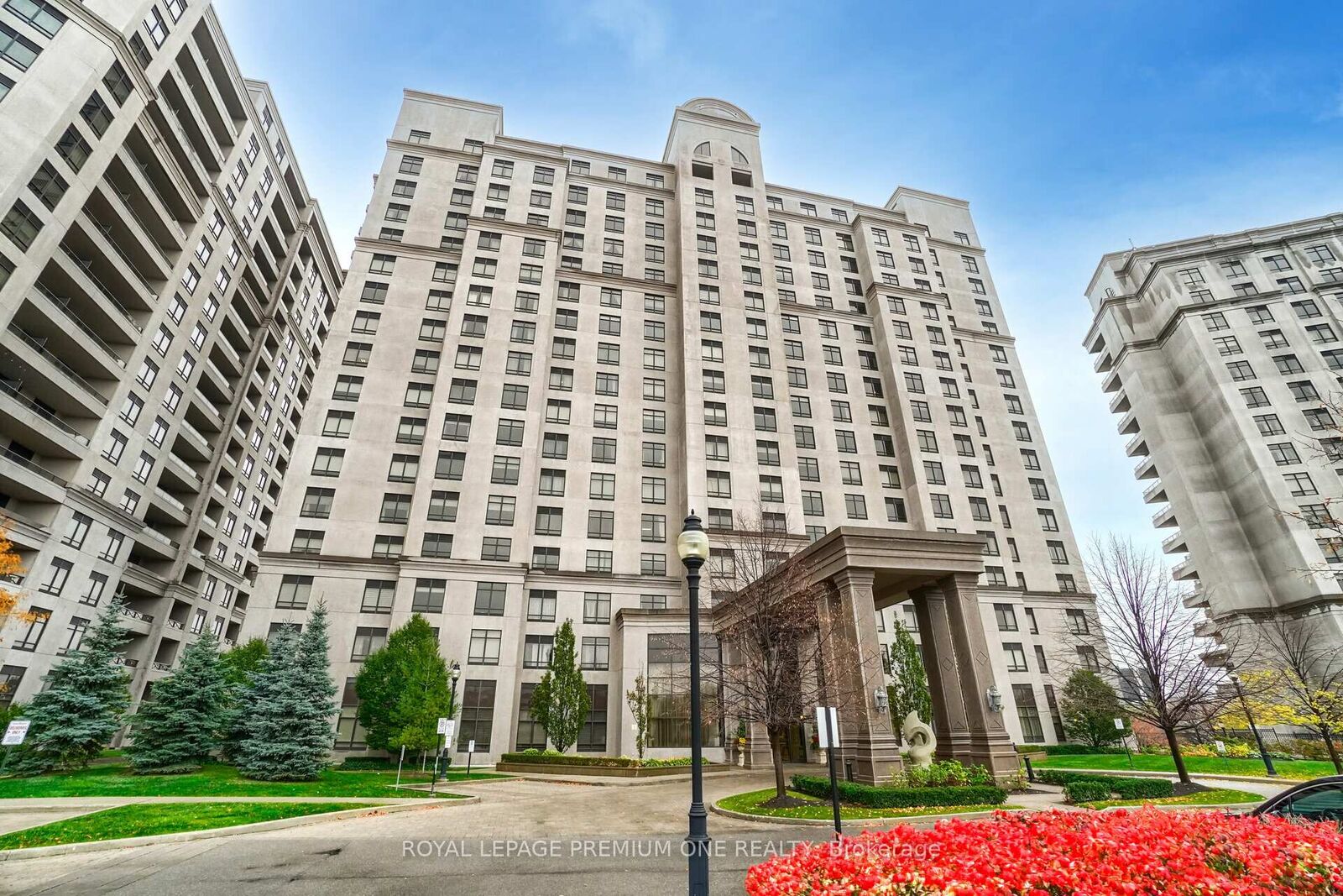 Property Photo:  9245 Jane Street 601  ON L6A 0J9 