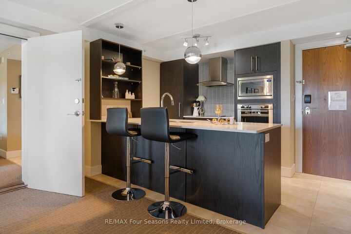 Property Photo:  9 Harbour Street E 6210/6212  ON L9Y 5C5 
