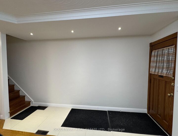 Property Photo:  327 Springdale Boulevard  ON M4C 2A3 
