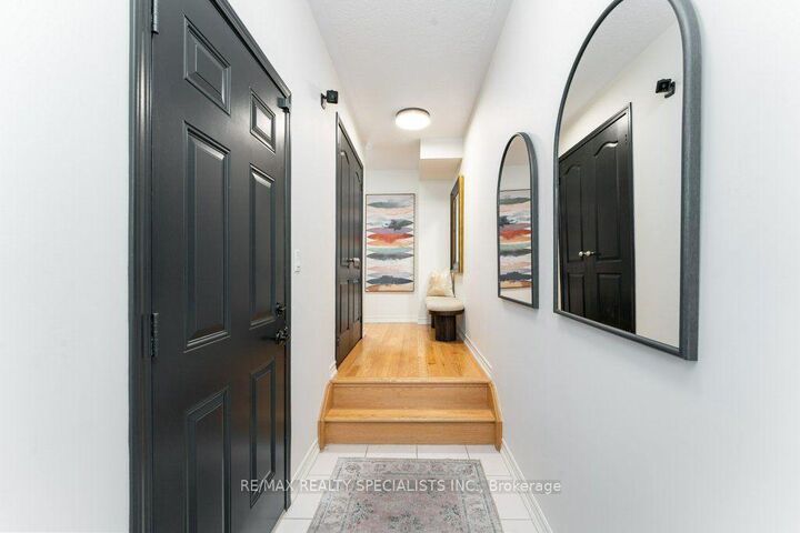 Property Photo:  1115 Haig Boulevard 3  ON L5E 2M6 