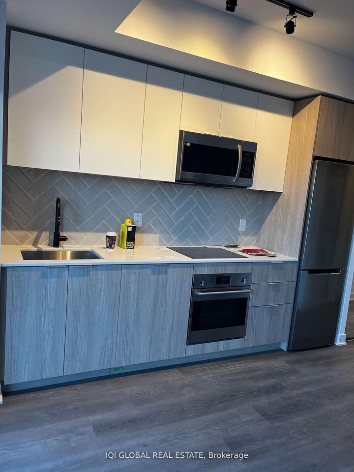 Property Photo:  36 Zorra Street 1910  ON M8Z 0G5 