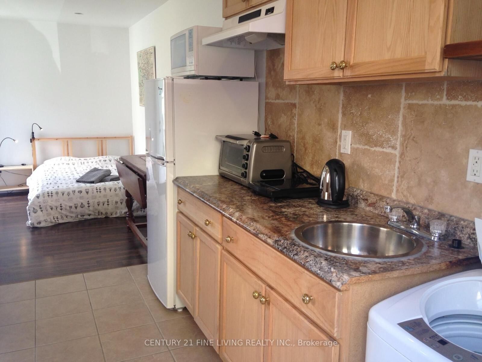 Property Photo:  400 Nairn Avenue (Grdn)  ON M6E 4J3 