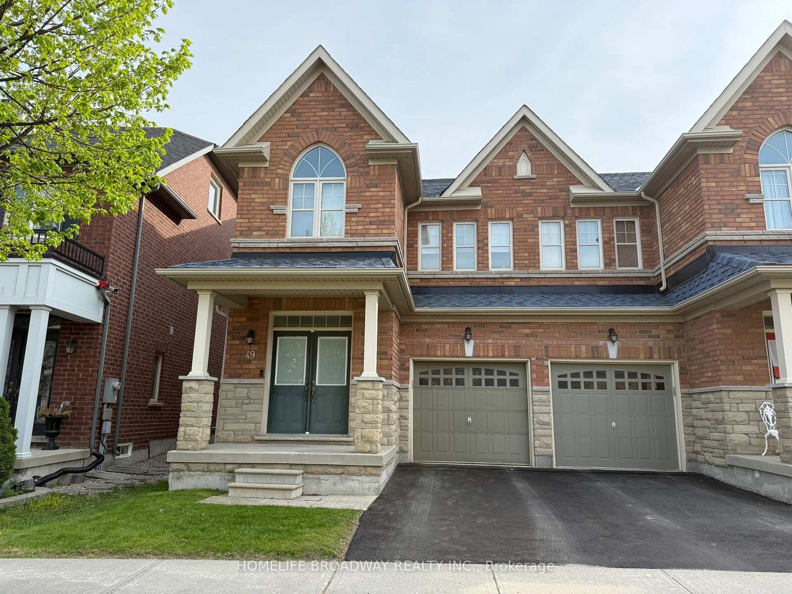 Property Photo:  49 Staglin Court  ON L6C 0K8 