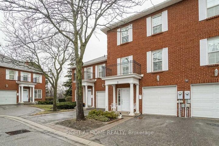 Property Photo:  2 Stornwood Court  ON L6W 4H4 