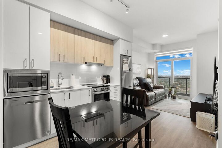 Property Photo:  30 Upper Mall Way 2504  ON L4J 0L7 