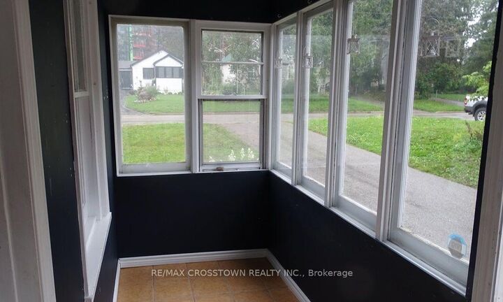 Property Photo:  39 Grove Street W  ON L4N 1M6 
