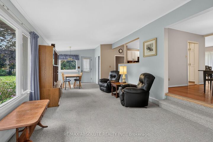 Property Photo:  59 Evergreen Drive  ON K2H 6C5 
