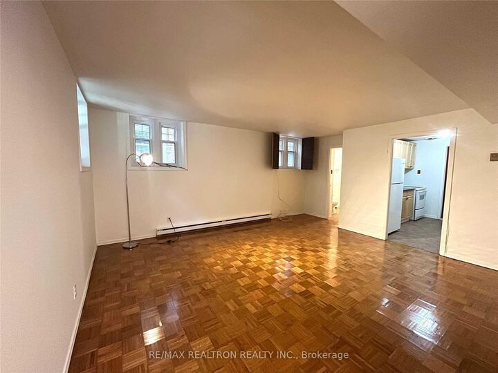 Property Photo:  485 Oriole Parkway B  ON M5P 2H9 