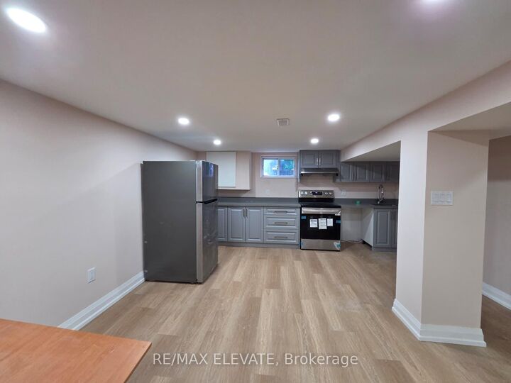 Property Photo:  40 Bellamy Road S  ON M1M 3P2 