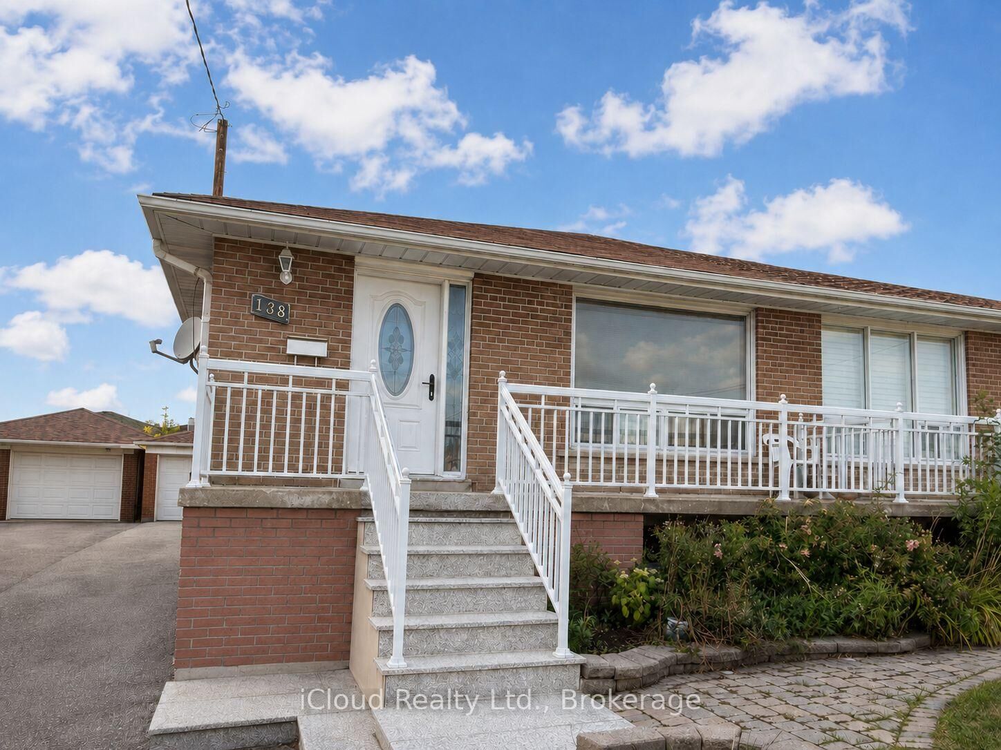 Property Photo:  138 Lomar Drive  ON M3N 1Z4 