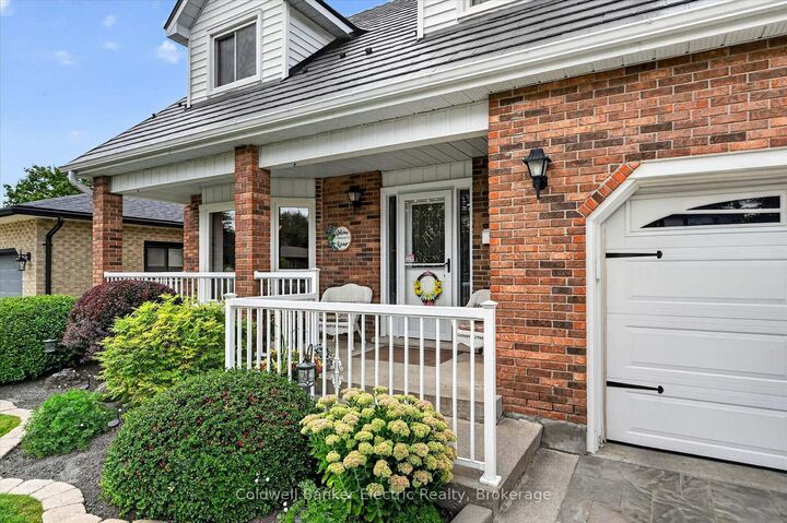 Property Photo:  948 Smithside Court  ON K9J 8E2 