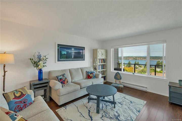 Property Photo: 690 Colwyn St #4G BC V9W 2X1