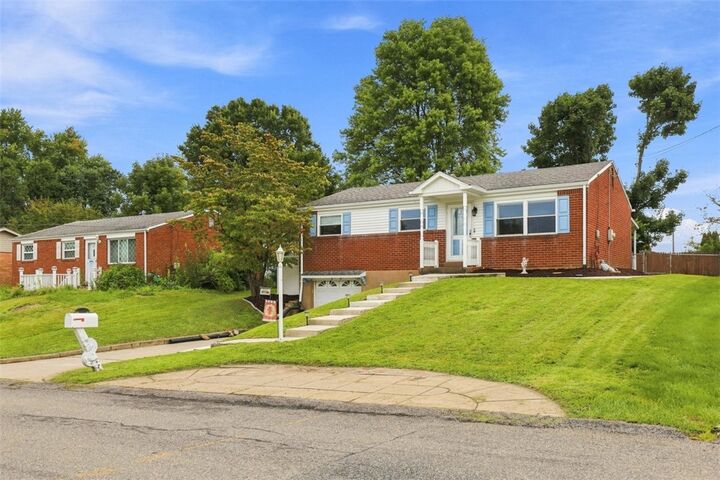 Property Photo: 553 Meadowvale Dr PA 15024