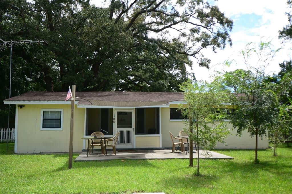 Property Photo:  1306 4th Street  FL 32034 