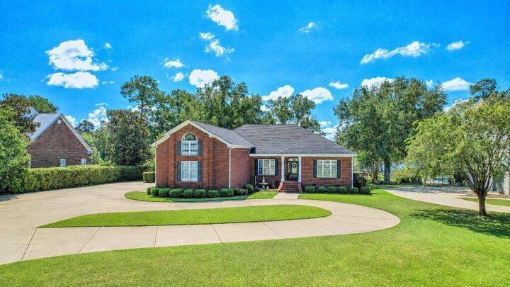 Property Photo: 1010 River Pointe Drive GA 31701