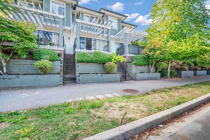 Property Photo:  1010 Ewen Avenue 6  BC V3M 5C9 