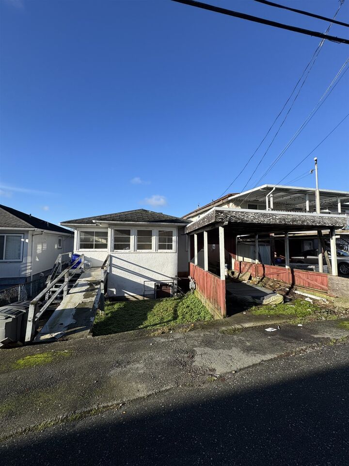Property Photo:  7654 Fraser Street  BC V5X 3W8 