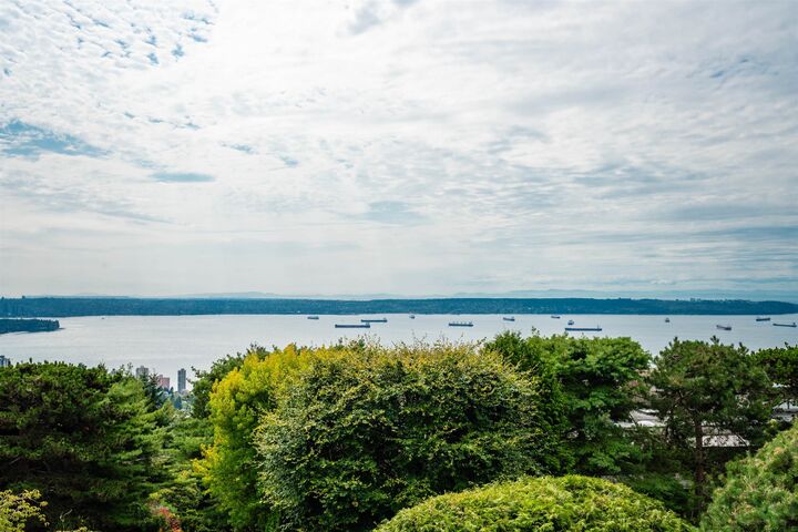 Property Photo:  2278 Folkestone Way 1  BC V7S 2X7 