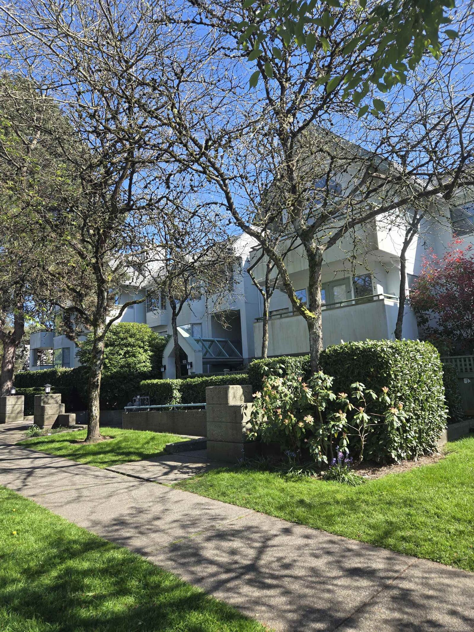 Property Photo:  5250 Victory Street 109  BC V5J 5H2 