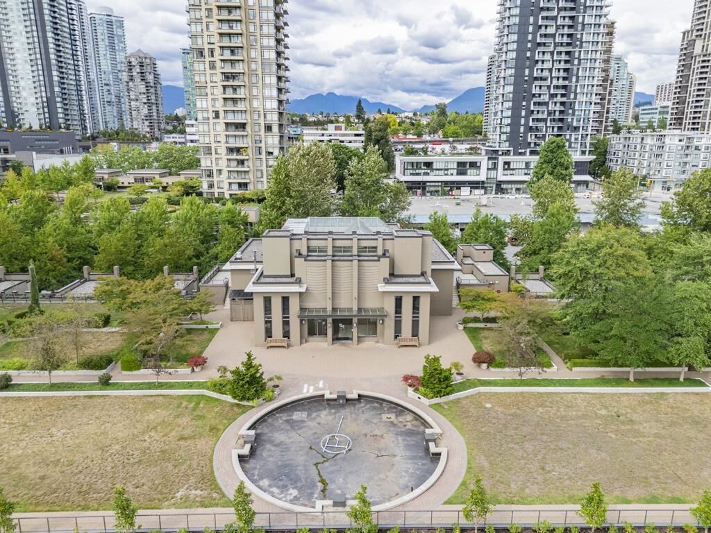 Property Photo:  2355 Madison Avenue 2501  BC V5C 0B3 